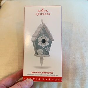 NIB Hallmark Keepsake Beautiful Birdhouse 1st in